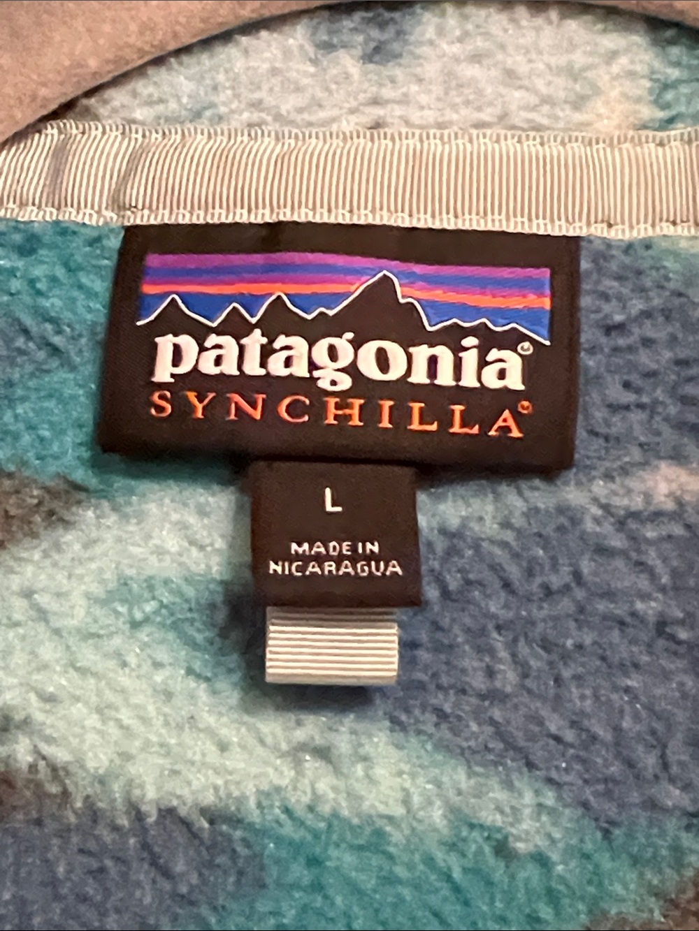 Patagonia Women's Teal, Navy & White Patterned Synchilla Fleece Pullover - Picture 2 of 7